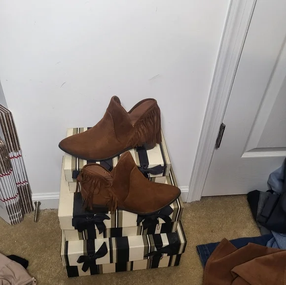 Justfab Maureen brown fringe ankle boots - Picture 3 of 5